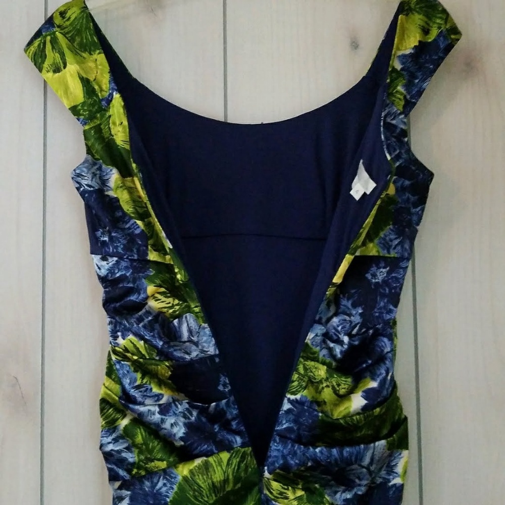 Beautiful Dress Great for Formals or Date Night! - Picture 5 of 8